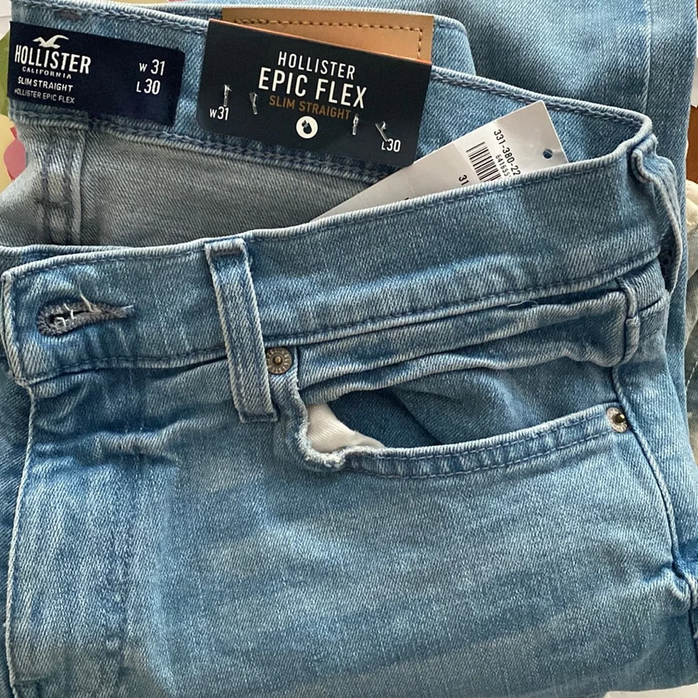 Hollister Epic Flex Slim Straight jeans
*Last Call, leaving soon - Picture 1 of 4